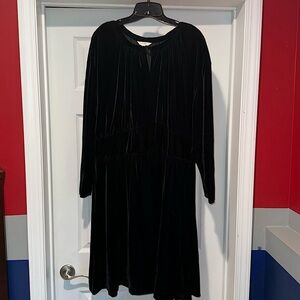 Festive velvet dress. Knee length stunner